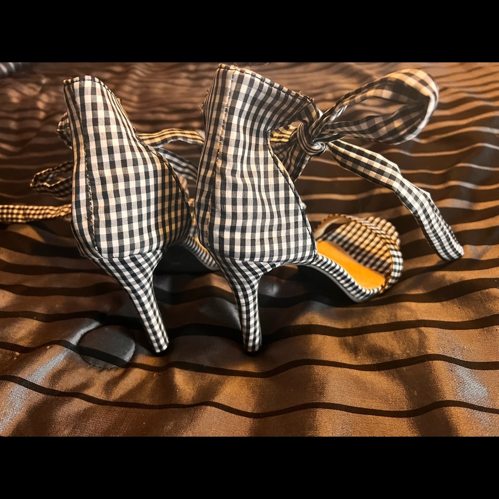 Heels - Picture 2 of 8